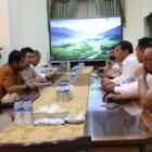 Gubernur Aceh, Muzakir Manaf saat melakukan pertemuan dengan Menteri Pertanian RI Amran Sulaiman, Jakarta, Senin, (22/12/2025).