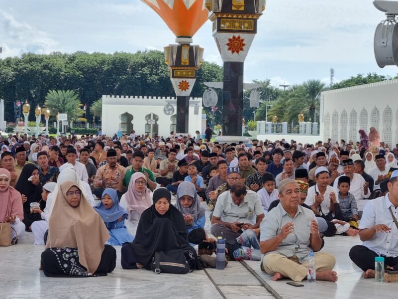 Suasana khidmat doa bersama di Masjid Raya Baiturrahman, Banda Aceh, Jumat (26/12/2025) Foto:Dok.Ist