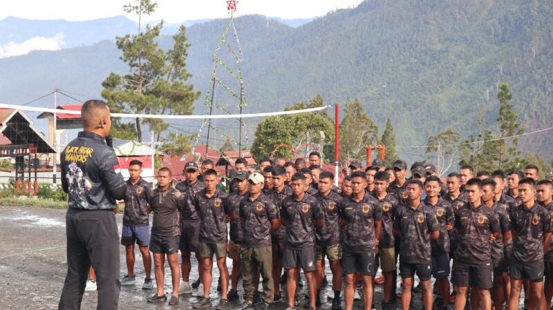 Dansatgas Yonif 112/DJ, Letkol Inf Fiska Bagus Tri Sunaryanto, saat membuka turnamen 