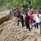 Sekretaris Daerah (Sekda) Aceh, M. Nasir, S.IP., MPA., bersama Asisten I Sekda Aceh Syakir dan rombongan terjebak longsor di Gampong Tetumpun, Kecamatan Putri Betung, Kabupaten Gayo Lues, Sabtu (3/1/2025).