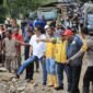 Sekda Aceh, M. Nasir, melakukan peninjauan lokasi terdampak banjir dan tanah longsor di Gayo Lues, didampingi pejabat terkait, sambil memastikan proses Rehabilitasi dan Rekonstruksi Pascabencana (R3P) berjalan lancar, Minggu 04/1/2026