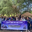 Anggota IWO Aceh dan keluarga merayakan Family Day 2026 dengan penuh keceriaan di Pantai Riting, Aceh Besar, Minggu 12/1/2026