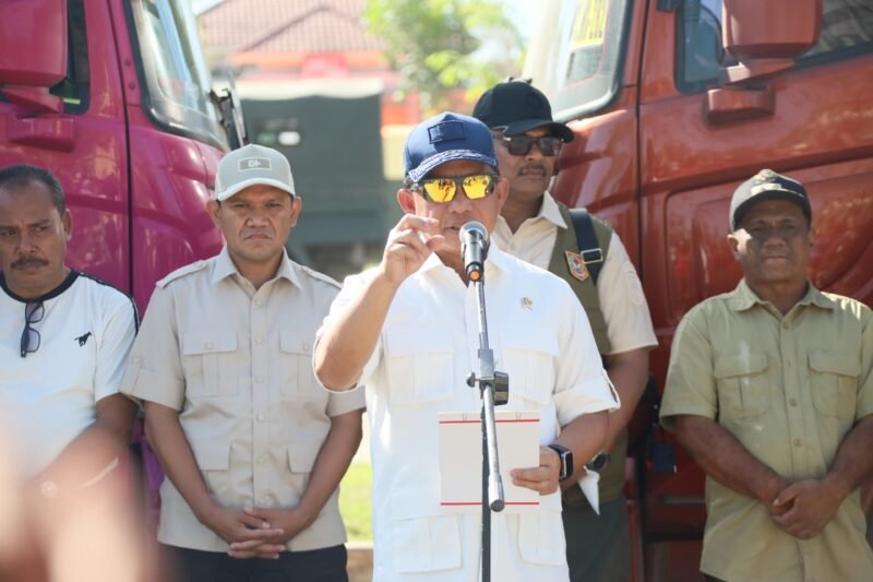 Wakil Gubernur Aceh, Fadhlullah, SE mendampingi Mendagri, Tito Karnavian dalam rangka meninjau & menyerahkan bantuan secara simbolis di Kab. Aceh Tamiang, Minggu, 11 Januari 2026.