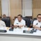 Wakil Gubernur Aceh, Fadhlullah, saat mengikuti Rapat Koordinasi Percepatan Rehabilitasi dan Rekonstruksi Pascabencana di Ruang Command Center, Gedung B Kemendagri, Jakarta, Rabu (14/1/2026).
