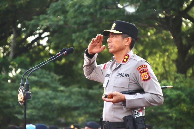 Kapolda Aceh Irjen Pol. Drs. Marzuki Alibasyah, M.M., memimpin Upacara Hari Kesadaran Nasional di Lapangan Apel Mapolda Aceh, Senin (19/1/2026).