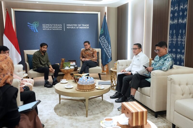 Gubernur Aceh, Muzakir Manaf di dampingi Staf Khusus Gubernur Aceh Teuku Irsyadi,  Kadis Perindustrian & Perdagangan Aceh T. Adi Dharma melakukan silaturrahmi dengan Menteri Perdagangan RI, Dr. Budi Santoso, M.Si di Kementrian Perdagangan RI, Jakarta, Senin, 19 Januari 2026