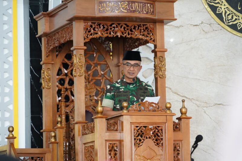 Pangdam IM Mayjen TNI Joko Hadi Susilo memimpin peringatan Isra Mikraj Nabi Muhammad SAW di Masjid Baabul Mawaddah, Makodam IM, Kamis 22/1/2026