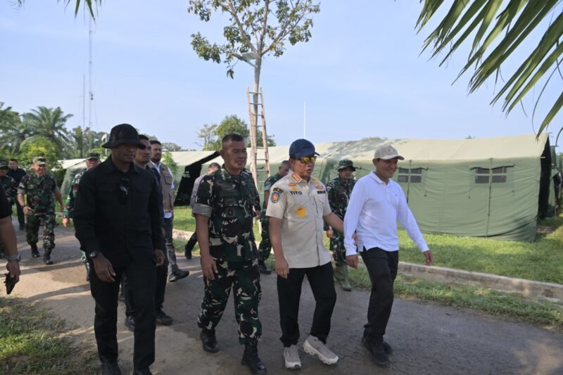 Wakil Gubernur Aceh, Fadlullah mendampingi Mendagri Tito Karnavian memberikan arahan kepada Taruna Akmil dan Akpol di Batalion Raider 111 Tualang cut aceh tamiang, 23/1/2026