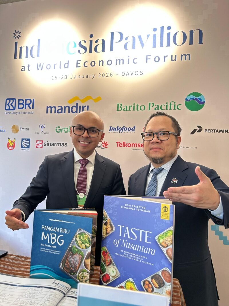 Buku Rasa Bhayangkara Nusantara versi Bahasa Inggris ditampilkan di Paviliun Indonesia pada ajang World Economic Forum (WEF) Davos 2026, Swiss, sebagai bagian dari diplomasi Program Makan Bergizi Gratis dan promosi kuliner Nusantara.(23/01/2026).