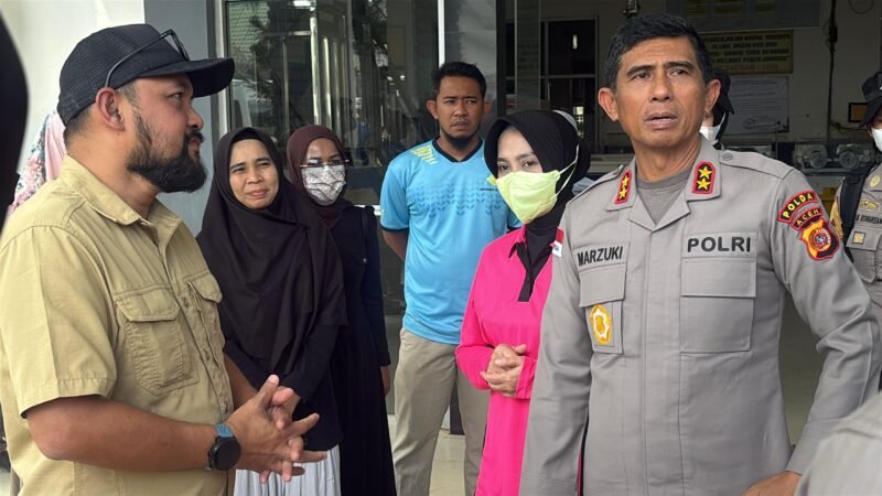 Kapolda Aceh Irjen Pol. Drs. Marzuki Alibasyah, M.M., bersama Ketua Bhayangkari Daerah Aceh Ny. Ira Marzuki meninjau sumur bor bantuan Polri di RSUD Aceh Tamiang, Sabtu (24/1/2026), untuk memastikan ketersediaan air bersih bagi pelayanan kesehatan dan masyarakat pascabanjir.