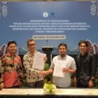 Penandatanganan MoU antara Dekan FE UNU NTB Abdul Muttalib, S.E., M.E., dan Dekan FBIS UNDIRA Caturida Meiwanto Doktoralina, Ph.D., di PRIME PARK Hotel & Convention Lombok, Mataram, Sabtu (24/1/2026), sebagai wujud kolaborasi strategis penguatan Tri Dharma Perguruan Tinggi.