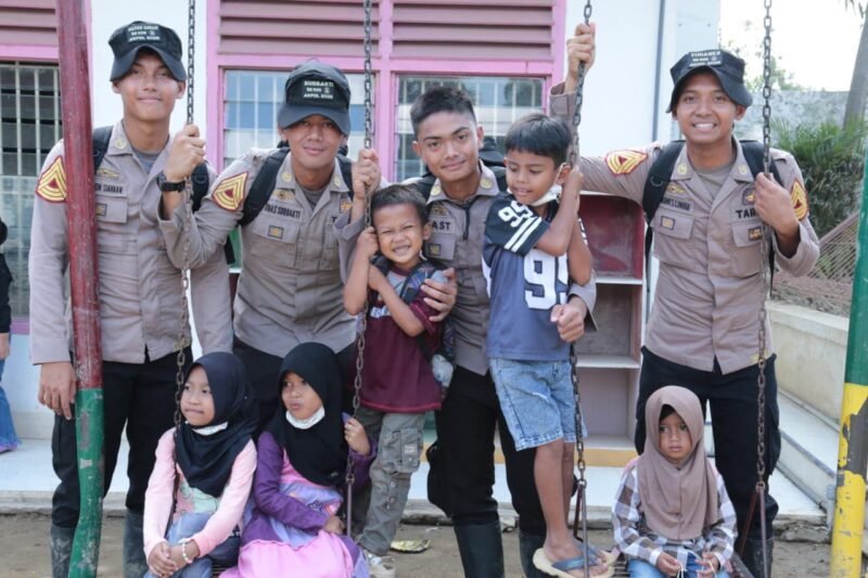 Kehadiran Taruna Akademi Kepolisian (Akpol) peserta Latihan Integrasi Taruna Wreda Nusantara (Latsitardanus) XLVI di TK Bhayangkari Aceh Tamiang disambut dengan penuh kehangatan oleh Pengurus Yayasan Kemala Bhayangkari, para guru, dan murid, Senin, 26 Januari 2026.