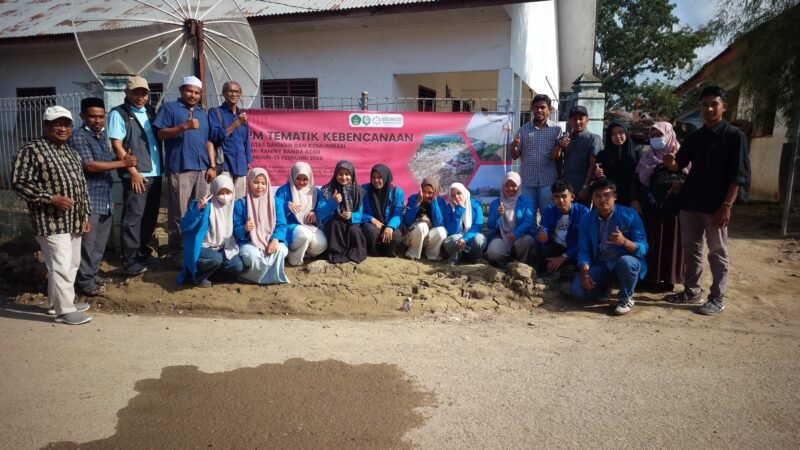 Kegiatan KPM-PKM FDK UIN Ar-Raniry adalah program pengabdian masyarakat yang fokus pada pemulihan mental dan emosional anak-anak korban bencana hidro meteorologi di Pidie Jaya, Aceh. Kegiatan ini juga melibatkan kolaborasi internasional dengan universitas di Malaysia dan Brunei Darussalam, Senin 26/1/2026