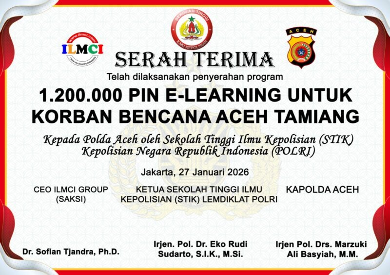 Kapolda Aceh Irjen Pol. Marzuki Ali Basyah (tengah) saat menerima secara simbolis bantuan 1,2 juta PIN e-learning dari STIK Lemdiklat Polri dan ILMCI Group di Jakarta, Selasa (27/1/2026).