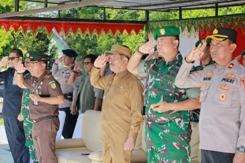 Wabup Aceh Besar, H. Syukri, menghadiri acara Serah Terima Jabatan Komandan Batalyon Infanteri 117/Ksatria Yudha yang berlangsung di Markas Yonif 117/KY, Kota Jantho, Selasa (27/01/2026). FOTO/MC ACEH BESAR