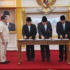 Menteri Dalam Negeri Muhammad Tito Karnavian melantik tiga pejabat pimpinan tinggi madya di lingkungan Kemendagri, Rabu (14/1/2026). Mendagri menekankan pentingnya kompetensi, kecepatan, dan inisiatif dalam mendukung tugas strategis kementerian.