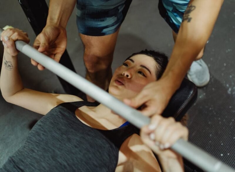 Atlet muda Indonesia menjalani latihan intensif di fasilitas olahraga modern sebagai bagian dari program regenerasi nasional dalam kerangka Desain Besar Olahraga Nasional (DBON), Kamis (15/1/2026).