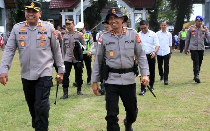 Kapolres Aceh Barat AKBP Yhogi Hadisetiawan, S.IK, M.IK mendampingi Kapolda Aceh Irjen Pol Drs Marzuki Ali Basyah, M.M saat kunjungan kerja ke Kabupaten Aceh Barat untuk mengecek kesiapan personel dan penanganan pascabencana, Jumat (16/1/2026).
