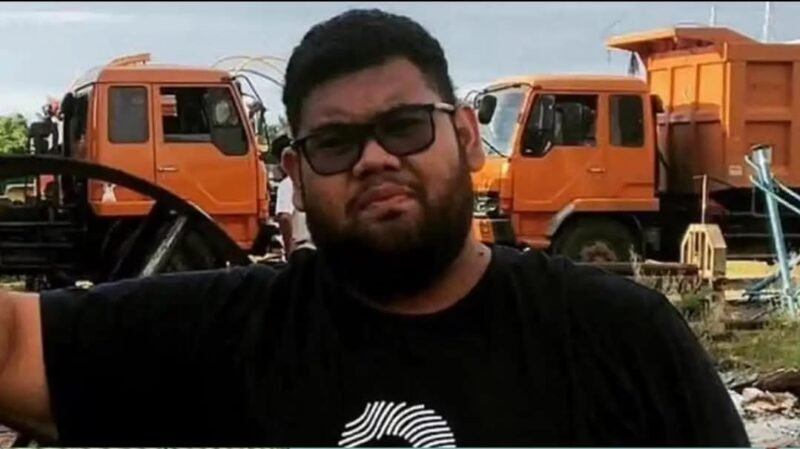 Arus lalu lintas kendaraan melintasi Jembatan Bailey Krueng Tingkeum, Kecamatan Kuta Blang, Bireuen, Jumat (16/1/2026). Kebijakan pelarangan truk tronton mulai 18 Januari 2026 menuai protes Aptrindo Aceh karena dinilai berdampak pada distribusi logistik dan harga kebutuhan pokok.