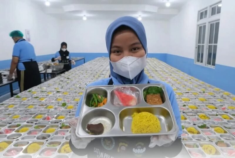 Wakil Kepala Badan Gizi Nasional RI Bidang Operasional Pemenuhan Gizi, Irjen Pol. (P) Sony Sonjaya, menyampaikan paparan terkait anggaran dan pelaksanaan Program Makan Bergizi Gratis (MBG) di Aceh saat rapat konsolidasi di Hermes Palace Hotel, Banda Aceh, Sabtu (17/1/2026).