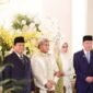 Presiden Prabowo Subianto meneteskan air mata haru saat menyaksikan prosesi ijab kabul Sekretaris Pribadinya, Agung Surahman, di Gedung Sasono Utomo, TMII, Jakarta, Minggu (18/1/2026).