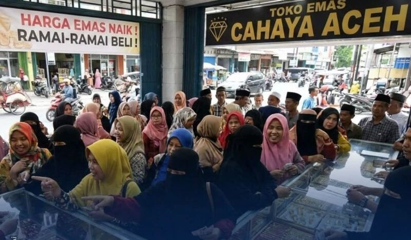 Harga emas di Banda Aceh resmi menembus Rp8,5 juta per mayam. Kenaikan ini membuat sebagian warga menunda pembelian, terutama untuk kebutuhan pernikahan dan investasi.(19/02/2026).