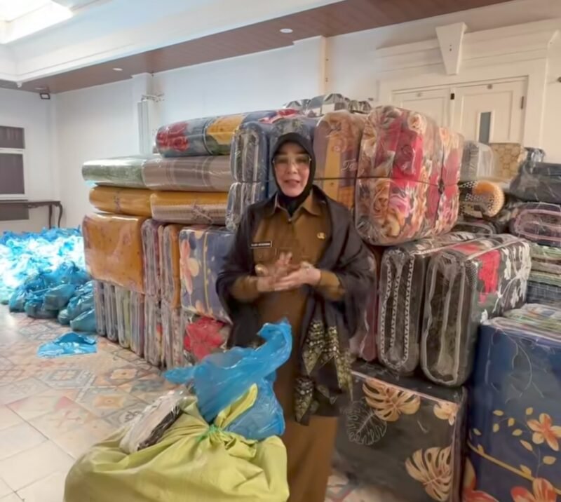 Wali Kota Banda Aceh Illiza Sa’aduddin Djamal menyampaikan komitmen Pemerintah Kota Banda Aceh dalam menyalurkan bantuan banjir dari Kota Banjarbaru dan APEKSI kepada masyarakat terdampak di Kabupaten Nagan Raya dan Gayo Lues.(20/01/2026).