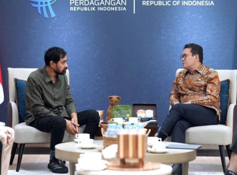 Gubernur Aceh bersama Menteri Perdagangan RI Dr. Budi Santoso dan jajaran terkait saat pertemuan di Jakarta membahas langkah pemenuhan kebutuhan daging bagi masyarakat Aceh, khususnya menghadapi Meugang 2026.(19/01/2026)