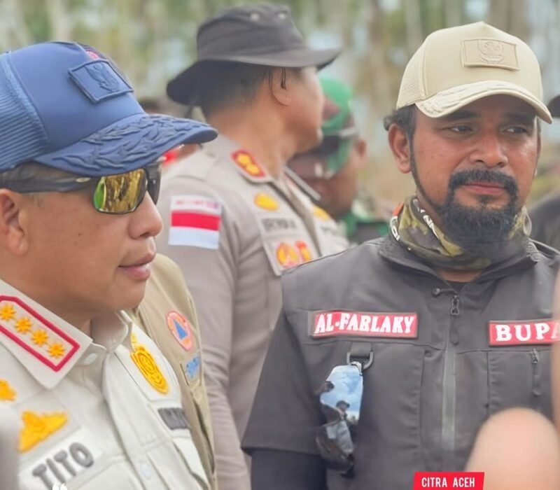 Menteri Dalam Negeri Tito Karnavian bersama Bupati Aceh Timur Iskandar Usman Al-Farlaky meninjau langsung lokasi terdampak banjir parah di Gampong Sah Raja, Kecamatan Pante Bidari, Aceh Timur, Kamis (22/1/2026).