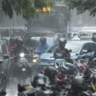 Peta analisis cuaca BMKG menunjukkan dua bibit siklon tropis di sekitar Indonesia yang berpotensi memicu hujan lebat, angin kencang, dan cuaca ekstrem di sejumlah wilayah.(24/01/2026).