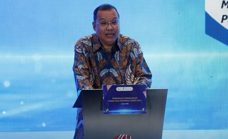 Direktur Utama BEI Iman Rachman saat menyampaikan pernyataan pengunduran diri kepada awak media di Jakarta, Jumat (30/1/2026), menyusul gejolak pasar modal dalam dua hari terakhir.