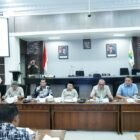 Komisi II DPRA gelar rapat koordinasi membahas dampak bencana hidrometeorologi di Aceh, 200 kecamatan dan 3.038 gampong terdampak. Fokus pada rehabilitasi dan rekonstruksi pascabencana, Kamis 08/1/2026