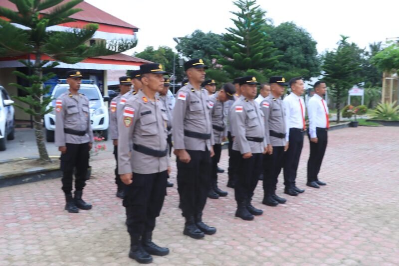 Wakapolres Aceh Utara Kompol Ichsan Pradita memimpin Apel Gelar Pasukan Operasi Keselamatan Seulawah 2026 di Lapangan Tri Brata Mapolres Aceh Utara, Senin (2/2/2026).