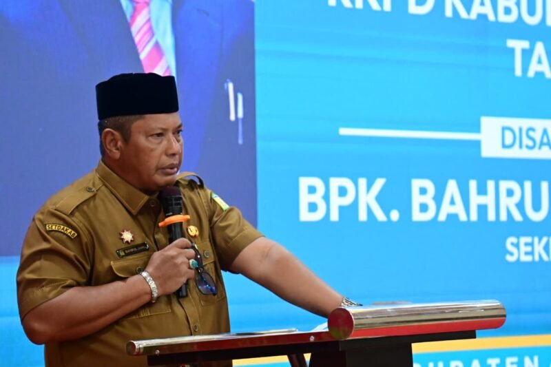 Sekda Aceh Besar Bahrul Jamil S.Sos MSi membuka Konsultasi Publik RKPD tahun 2027 di Meuligoe Bupati Aceh Besar, Kota Jantho, Senin (02/10/2026). FOTO/ MC ACEH BESAR