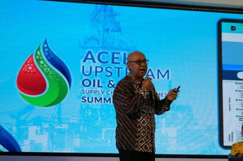 Direktur Utama PT Surveyor Indonesia, Fajar Wibhiyadi, menyampaikan komitmen pengelolaan migas berkelanjutan dalam 7th Aceh Upstream Oil & Gas Supply Chain Management Summit 2026 di Banda Aceh, Senin (2/2/2026).