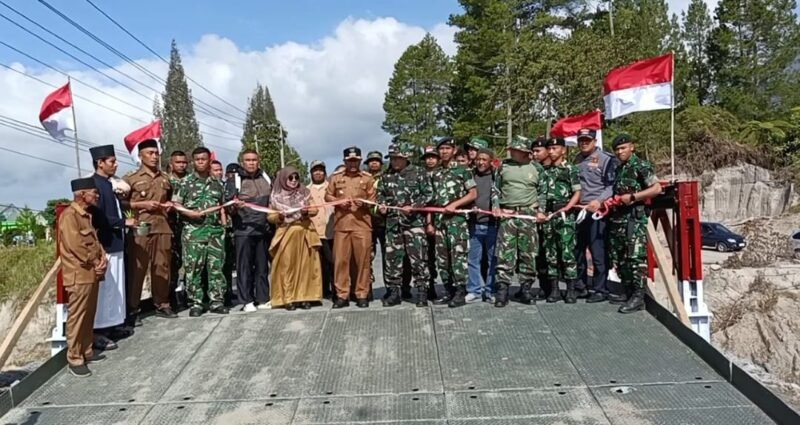 Jembatan Bailey di Desa Karang Rejo, Kecamatan Bukit, Bener Meriah, resmi difungsikan setelah dibangun TNI bersama pemerintah daerah untuk memulihkan akses transportasi warga pascabencana hidrometeorologi, Senin (2/2/2026).