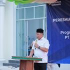Bupati Aceh Besar H. Muharram Idris memberi sambutan pada peresmian Program VISUM di Masjid Babussalam, Gampong Lamkunyet, Kecamatan Darul Kamal, Aceh Besar, Rabu (4/2/2026). FOTO/MC ACEH BESAR