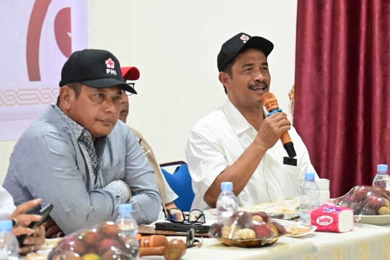 Wabup Aceh Besar Drs Syukri menyampaikan sambutan usai terpilih aklamasi sebagai Ketua PMI Aceh Besar Periode 2025-2030 dalam Muskab ke-5 PMI Aceh Besar di Markas PMI Aceh Besar, Gampong Bada, Kecamatan Ingin Jaya, Jumat (6/2/2026) siang.FOTO/ MC ACEH BESAR