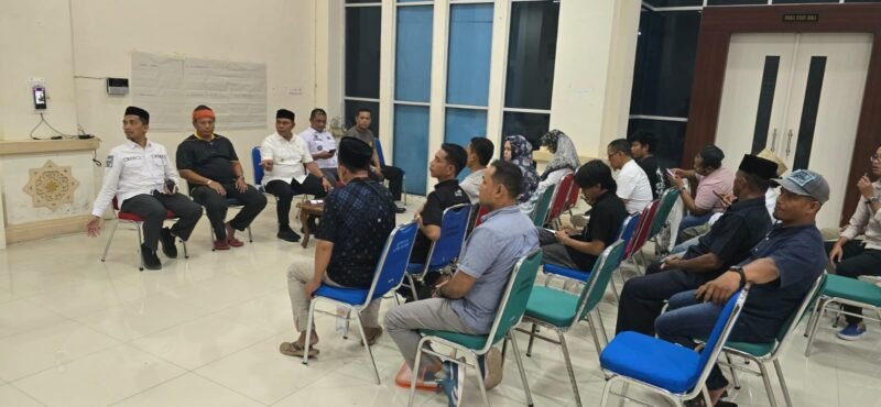 Bupati Aceh Besar Muharram Idris bersama unsur pemerintah daerah memantau langsung perhitungan suara ulang Pilchiksung Gampong Garot, Kecamatan Darul Imarah, Rabu (4/2/2026) malam. FOTO/ MC ACEH BESAR