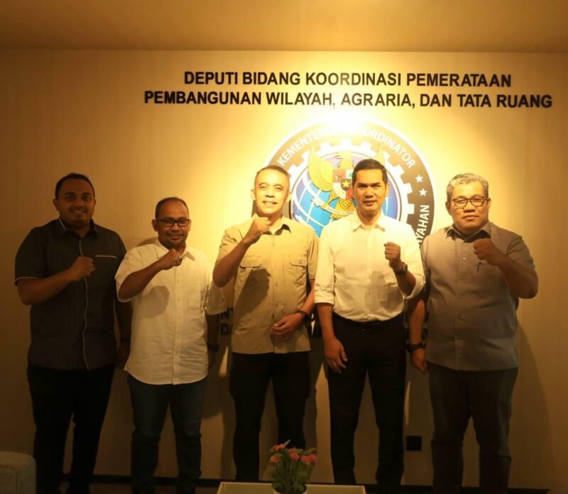 Sekda Aceh, M. Nasir, S.IP, MPA di dampingi kepala Inspektorat, Karo adpem & Karo Adpim melakukan silaturrahmi & diskusi dengan Deputi Bidang Koordinasi Pemerataan Pemabngunan Wilayah Agraria & Tata ruang KemenkoInfra, Nazib Faizal, di Ruang kerja Deputi, Jakarta, Jum'at (6/2/2026). 