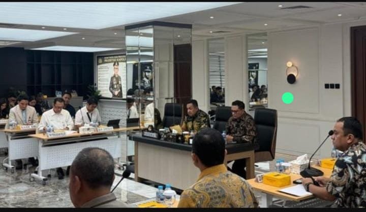 Karobinkar SSDM Polri, Brigjen Langgeng Purnomo, memimpin Rapat Koordinasi bersama Kementan, Bulog, BPK, dan Himbara di Mabes Polri, Jakarta, Jumat (6/2/2026). Pertemuan ini membahas penguatan ekosistem jagung pakan ternak nasional.