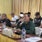 Wakil Gubernur Aceh, Fadhlullah, SE didampingi Asisten Pemerintahan, Keistimewaan Aceh & Kesejahteraan Rakyat Drs. Syakir, Asisten Perekonomian & Pembangunan Dr. Ir. Zulkifli, M.Si & Ka. SKPA terkait memimpin
Rakor Bersama Pemkab Bireun terkait Percepatan Rehab dan Rekon bencana Hidrometeorologi Aceh di Kantor Camat Peusangan Kab. Bireun, Minggu, 8 Februari 2026