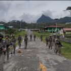 Personel Satgas Operasi Damai Cartenz 2026 melaksanakan pengamanan ibadah Minggu di Distrik Sinak, Kabupaten Puncak, Papua, demi memastikan umat Nasrani beribadah dengan aman dan khidmat.(9/2/2026)