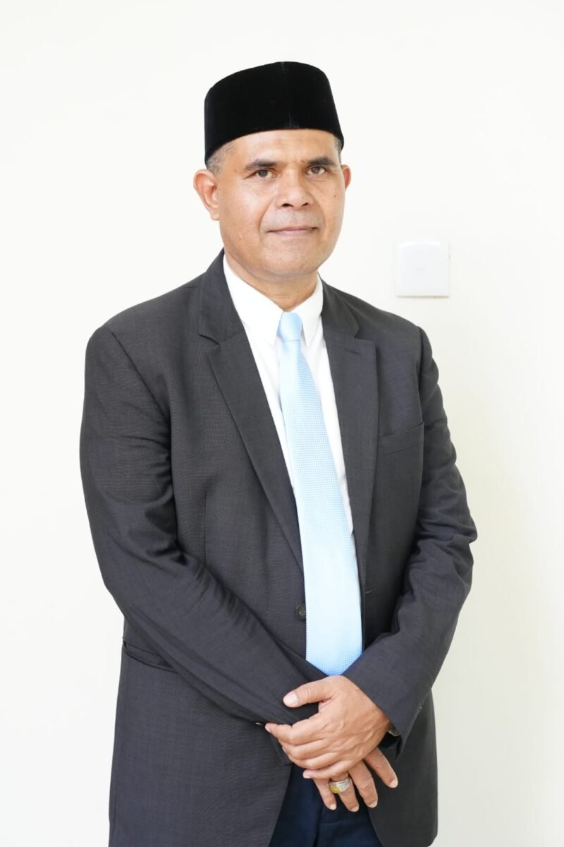 Plt Kepala Dinas Pendidikan Aceh, Murthalamuddin, S.Pd., MSP, saat memberikan arahan terkait kebijakan pembatasan gawai. Aturan ini mewajibkan perangkat digital dinonaktifkan atau disimpan selama jam sekolah guna menjaga ekosistem belajar yang kondusif.