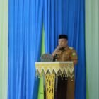 Staf Ahli Bupati Aceh Besar Drs Sulaimi MSi, menyampaikan sambutannya pada pembukaan Musrenbang RKPD tingkat kecamatan tahun 2027, di Gedung UDKP Kecamatan Indrapuri, Kabupaten Aceh Besar, Senin (9/2/2026). FOTO/ MC ACEH BESAR