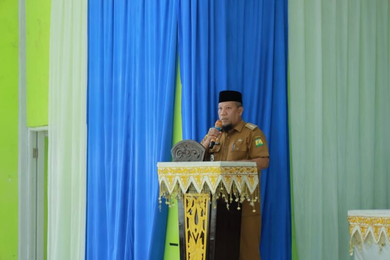 Staf Ahli Bupati Aceh Besar Drs Sulaimi MSi, menyampaikan sambutannya pada pembukaan Musrenbang RKPD tingkat kecamatan tahun 2027, di Gedung UDKP Kecamatan Indrapuri, Kabupaten Aceh Besar, Senin (9/2/2026). FOTO/ MC ACEH BESAR