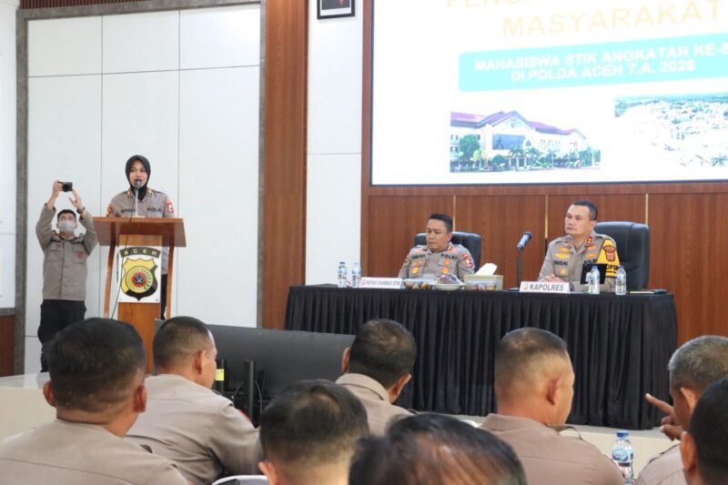 Kapolres Pidie Jaya AKBP Ahmad Faisal Pasaribu saat menyambut Mahasiswa STIK Angkatan 83 Widya Parama Satwika dalam kegiatan pengabdian masyarakat di Aula Tathya Dharaka Polres Pidie Jaya, Senin (10/2/2026).