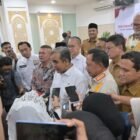 Wakil Gubernur Aceh, Fadlullah, SE, mengikuti pertemuan dengan Pimpinan MPR RI, dan Mendagri Tito Karnavian  dalam rangka penyerahan bantuan untuk 8 Kabupaten yang terdampak bencana Hidro meteorologi di Potensi Daerah Sekda Aceh Banda Aceh, 10/2/2026
