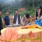 Personel gabungan Polda Aceh, Polres Pidie, dan TNI melakukan penertiban lokasi tambang emas ilegal di kawasan pegunungan Geumpang, Kabupaten Pidie, Senin (9/2/2026).