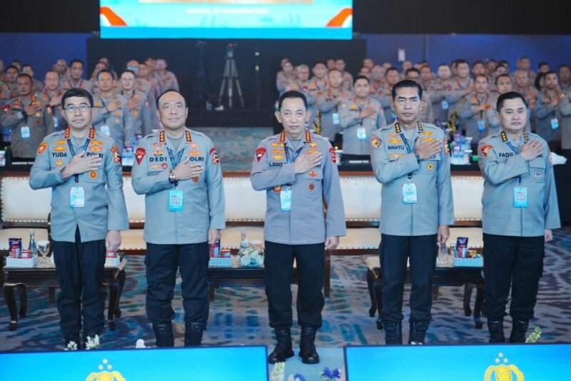 Kapolri Jenderal Polisi Listyo Sigit Prabowo memberikan arahan saat membuka Rapat Pimpinan (Rapim) Polri di TMII, Jakarta Timur, Selasa (10/2/2026).